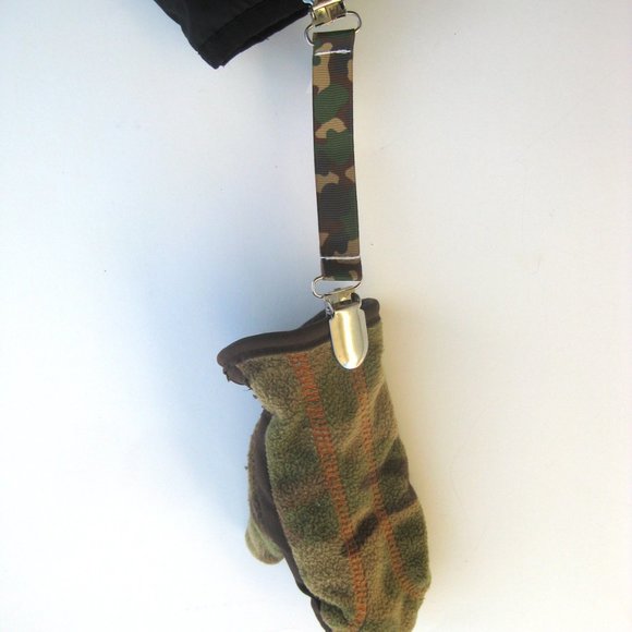 NEW 4 Pairs MITTEN CLIPS for Children Gloves, NWT for Kids Winter Jacket Mitts - Picture 4 of 7